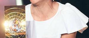 GLÄNZEND. Die Brasilianerin Marta, 24, hat zum fünften Mal nacheinander die Wahl gewonnen. Foto: AFP