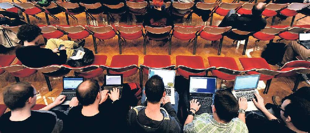 Teure Fachkräfte. Wegen des akuten Personalmangels in der Branche sind die Gehälter hoch. Foto: dpa