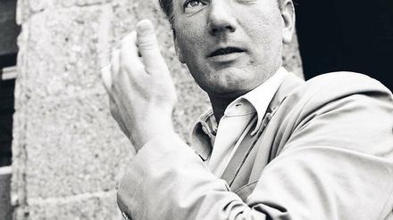 Er konnte keinen Tag ohne Zeitung verbringen. Thomas Bernhard 1971 in Salzburg. 