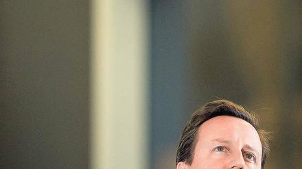 Was nun? Der britische Premier David Cameron fährt ein hartes Sparprogramm, das bei den Wählern nicht gut ankommt. Foto: AFP