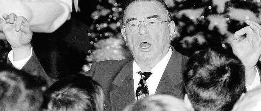 Berliner Jungs. Gerhard Hellwig mit seinem Chor im Jahr 2000. 