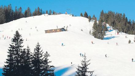 Klein und fein: das Skigebiet Spitzingsee. Hier warten überwiegend mittelschwere Pisten auf den Skiläufer. Auch an Snowboarder und Wanderer ist gedacht. Foto: Tegernseer Tal Tourismus
