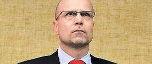 Gespannt. Thomas Ganswindt weicht den Kameras am ersten Prozesstag nicht aus. Zur Sache aber schweigt er. Am kommenden Dienstag geht es weiter. Foto: dapd