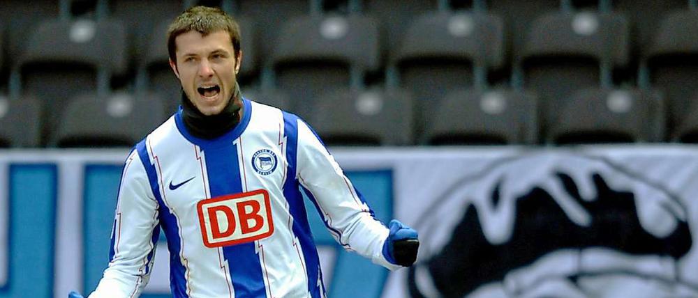 Berlins Nikita Rukavytsya jubelt über seinen Treffer zum 2:1 gegen Düsseldorf.