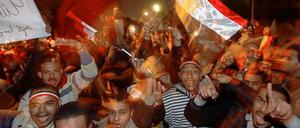 Kein Millimeter Platz ist mehr frei in diesem historischen Augenblick.