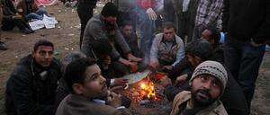 2. Februar: Ägypten kommt nicht zur Ruhe. Die Rede von Präsident Mubarak hat die Rücktrittsrufe geradezu angefeuert. Mehrere hundert Demonstranten halten sich auch am Morgen nach Mubaraks Rückzugsankündigung auf dem Tahrir-Platz in Kairo auf.