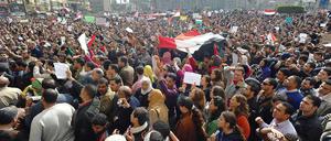 Unzählige Menschen versammelten sich auch am Montag in der Stadt, ließen das verhängte Versammlungsverbot außer acht.