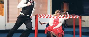 Rasantes Genre- und Epochenhopping. Thorbjörn Björnsson und Jule Böwe in Martons Monteverdi-Adaption. Foto: Davids/O. Zillmer