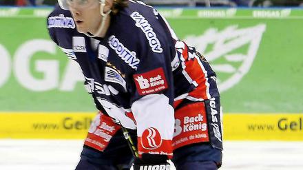 Verteidiger in Angriffshaltung. Constantin Braun entschied das Spiel gegen Düsseldorf.