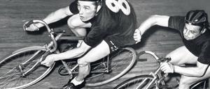 In den fünfziger Jahren sprintete Otto Ziege (l.) mit seinem Partner Fernando Terruzzi im Sportpalast. Zuletzt gab der 84-Jährige den Startschuss. 
