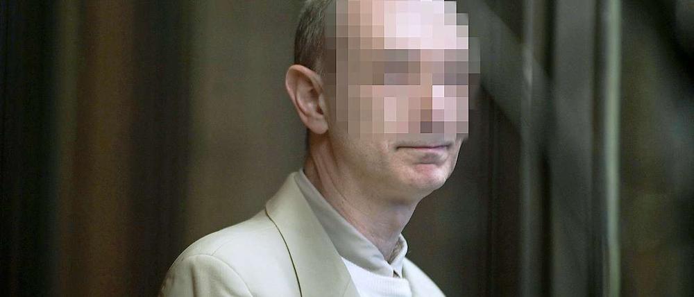 Garri R. war im ersten Verfahren zu einer Freiheitsstrafe von vier Jahren und neun Monaten verurteilt worden. Außerdem erhielt er ein dauerhaftes Berufsverbot.