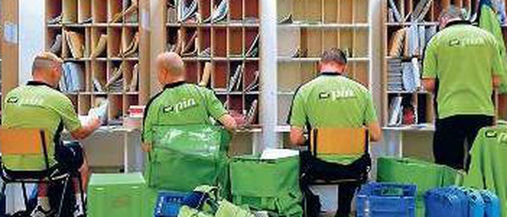 Die Berliner Pin Mail beschäftigt rund 1000 Mitarbeiter. Die Zusteller verdienen 8,50 Uhr die Stunde..