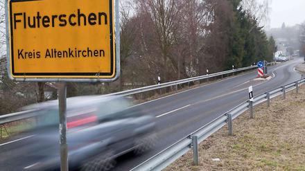 Im beschaulichen Fluterschen in Rheinland-Pfalz soll der 48-Jährige seine Familie terrorisiert und seine Töchter missbraucht haben.