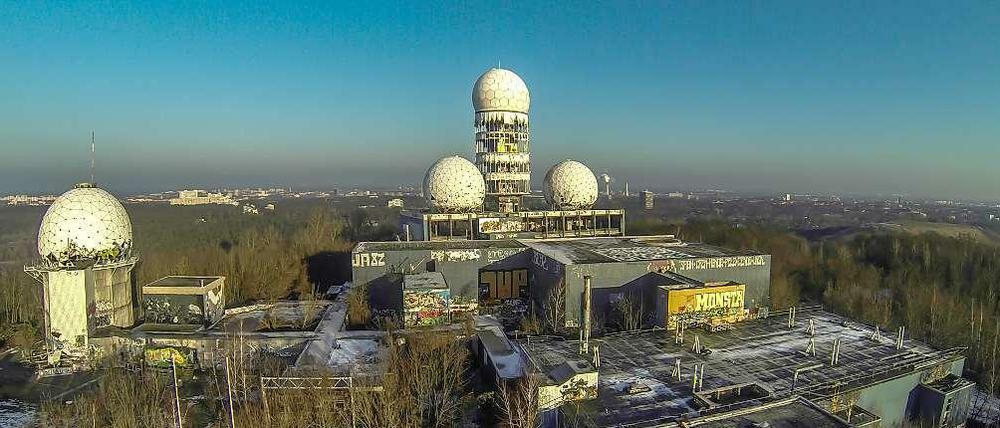 Verfallende frühere Spionagestation der West-Alliierten auf dem Teufelsberg in Berlin-Grunewald.