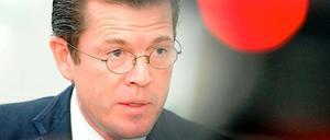 Stop. Karl-Theodor zu Guttenberg ist für sein Tempo bekannt. Das kann ihn jetzt nicht retten. 