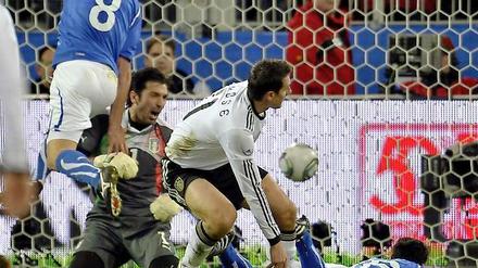 Phänomen Miroslav Klose: In der Liga nur Bankdrücker, in der Nationalmannschaft weiter Torschütze vom Dienst.