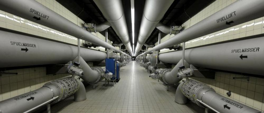 Im Rohrkeller der Filterhalle des Wasserwerks Tegel: Nach dem Volksentscheid will der Senat weitere Unterlagen veröffentlichen.