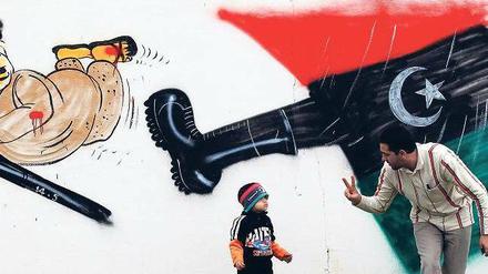Bild der Freiheit. In der libyschen Stadt Benghasi wird der selbst ernannte Revolutionsführer Gaddafi auf einem Graffiti verspottet. 