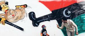 Bild der Freiheit. In der libyschen Stadt Benghasi wird der selbst ernannte Revolutionsführer Gaddafi auf einem Graffiti verspottet. 