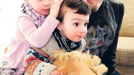 Hüa. Padberg spielte mit den Geschwistern Noah (2, M.) und Zoe (3).