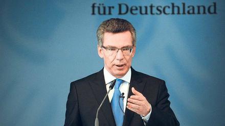 „Verfügbar, frei, sicher“, diese Anforderungen stellt Bundesinnenminister Thomas de Maizière an das Internet. Am Mittwoch stellte er seine Sicherheitsstrategie vor.