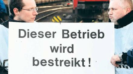 Demnächst auch Beamte? Der DGB hofft das, der Beamtenbund dagegen ist skeptisch. Und die Politik sieht keinen Handlungsbedarf.