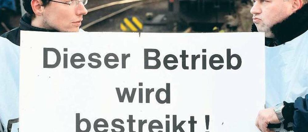 Demnächst auch Beamte? Der DGB hofft das, der Beamtenbund dagegen ist skeptisch. Und die Politik sieht keinen Handlungsbedarf.