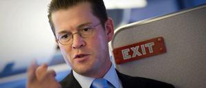 Die Exit-Strategie: "Ich habe die Grenzen meiner Kräfte erreicht", sagt Verteidigungsminister Guttenberg zum Ende seiner Rücktrittserklärung. Ein klares Schuldeingeständnis beinhaltet seine kurze Ansprache nicht.