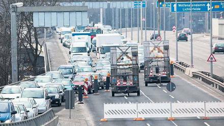 Nichts ging mehr. Tagelang war die A 103 eine Staufalle. Seit Donnerstagnachmittag ist die Westtangente aber auch wieder Richtung Süden befahrbar.
