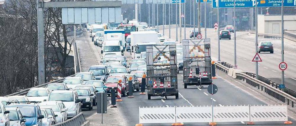 Nichts ging mehr. Tagelang war die A 103 eine Staufalle. Seit Donnerstagnachmittag ist die Westtangente aber auch wieder Richtung Süden befahrbar.