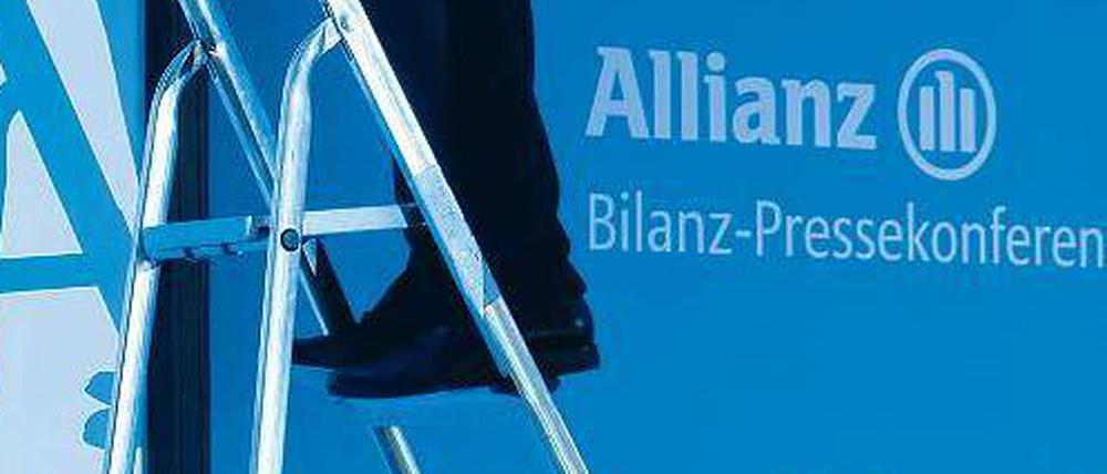 Besser festhalten. RWE, BASF, Henkel und – wie hier in München – die Allianz weckten am Donnerstag auf Pressekonferenzen auch Zweifel am Geschäftsverlauf. Foto: Reuters
