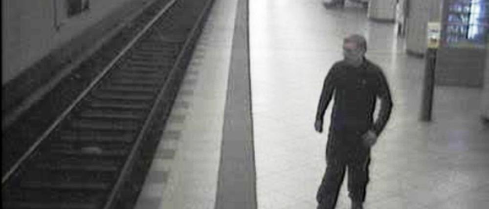 Einer der gesuchten Täter.