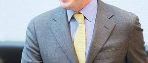 Fakten im Griff. Karl-Theodor zu Guttenberg hat sich am Dienstag in der Unionsfraktion der Solidarität der Abgeordneten versichert.