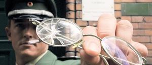 Corpus delicti. Gewaltprävention an Berlins Schulen ist nötig, deshalb hat die Polizei eine „operative Gruppe“ eingesetzt. Sie soll Attacken verhindern helfen. Foto: ddp