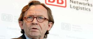 UIrich Weber (60) ist seit Juli 2009 Personalvorstand bei der Deutschen Bahn. Zuvor war er Arbeitsdirektor beim Chemiekonzern Evonik. Die Bahn-Tarifrunde gilt als seine erste schwierige Bewährungsprobe. Weber muss die Interessen der GDL, der Konkurrenzgewerkschaft EVG, der Privatbahnen und natürlich des eigenen Unternehmens unter einen Hut bringen. 