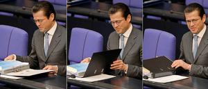 Nach wie vor beliebt: Verteidigungsminister zu Guttenberg mag in seiner Dissertation geschummelt haben. Viele Wähler stehen dennoch hinter ihm.