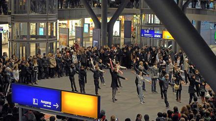 Flashmob am Berliner Hauptbahnhof.