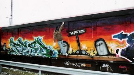 Erkennen Sie es? Eine vollbesprühte Bahn - aus der Dokumentation "Unlike U", die Sprayer beim Sprayen zeigt. 