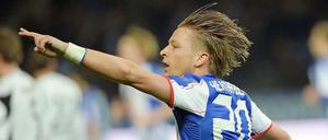 Der Berliner Patrick Ebert jubelt nach seinem Treffer gegen Frankfurt.