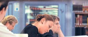 Schneller studieren. Vor den Zeiten von Bachelor und Master wurde die Regelstudienzeit vielfach deutlich überschritten. Das ist nun anders. Foto: dpa