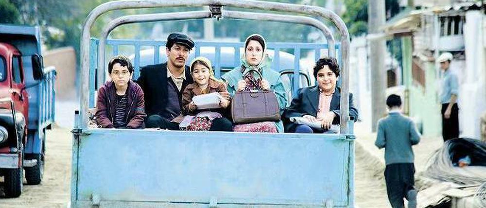 Aufbruch aus Anatolien. In den späten sechziger Jahren nimmt Gastarbeiter Hüseyin (Fahri Yardim) seine Familie auf die große Lebensreise mit.