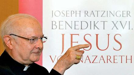 Klarer Fingerzeig: Erzbischof Robert Zollitsch ist vom neuen Papst-Buch begeistert.