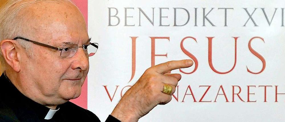 Klarer Fingerzeig: Erzbischof Robert Zollitsch ist vom neuen Papst-Buch begeistert.