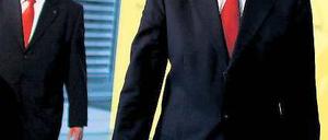 Gute Zahlen im Rücken. Der Post-Vorstandsvorsitzende Frank Appel und sein Personalchef Walter Scheuerle auf dem Weg zur Bilanzvorlage im Post-Turm in Bonn. Foto: dpa