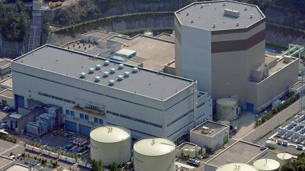 Am 9. Mai berichtet der Betreiber des an der Westküste gelegenen AKW Tsuruga, dass Radioaktivität ausgetreten sei. Die Belastung soll demnach allerdings nicht sehr hoch sein.