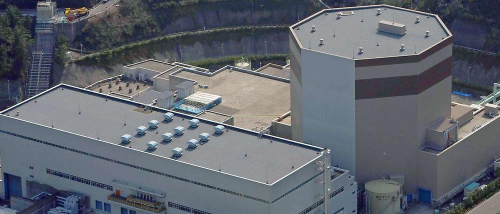 Am 9. Mai berichtet der Betreiber des an der Westküste gelegenen AKW Tsuruga, dass Radioaktivität ausgetreten sei. Die Belastung soll demnach allerdings nicht sehr hoch sein.