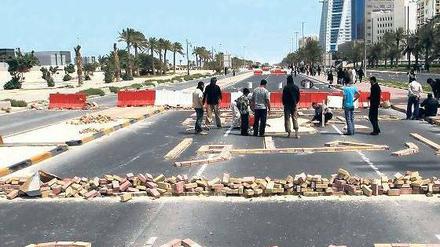 Game over? Am Sonntag hatten sich Demonstranten Straßenschlachten mit der Polizei geliefert – am Montag folgten viele dem Aufruf der Gewerkschaften zum Generalstreik. Doch noch hält sich das Regime von König al Khalifa. Foto: Hamad I Mohammed/Reuters
