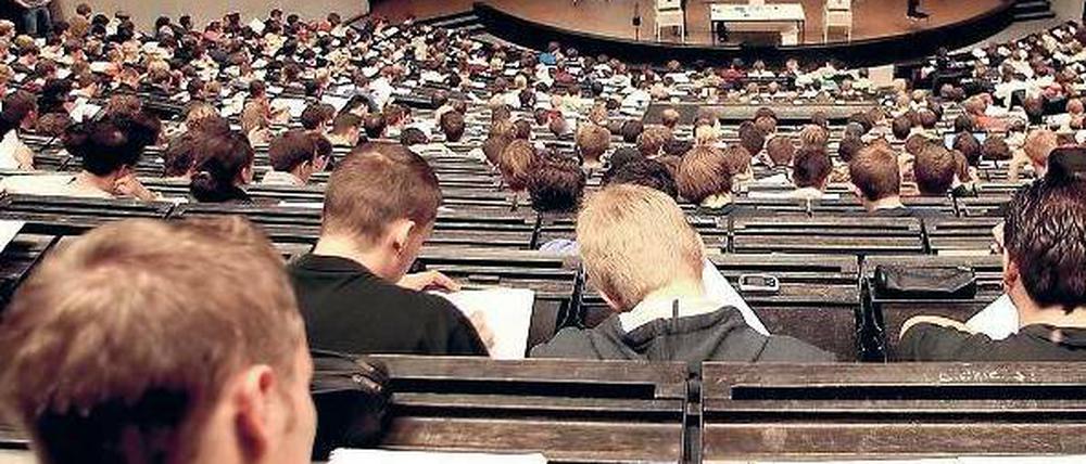 Studieren in der Masse. Die Hälfte der Studierenden kritisiert die Betreuung. Foto: dapd