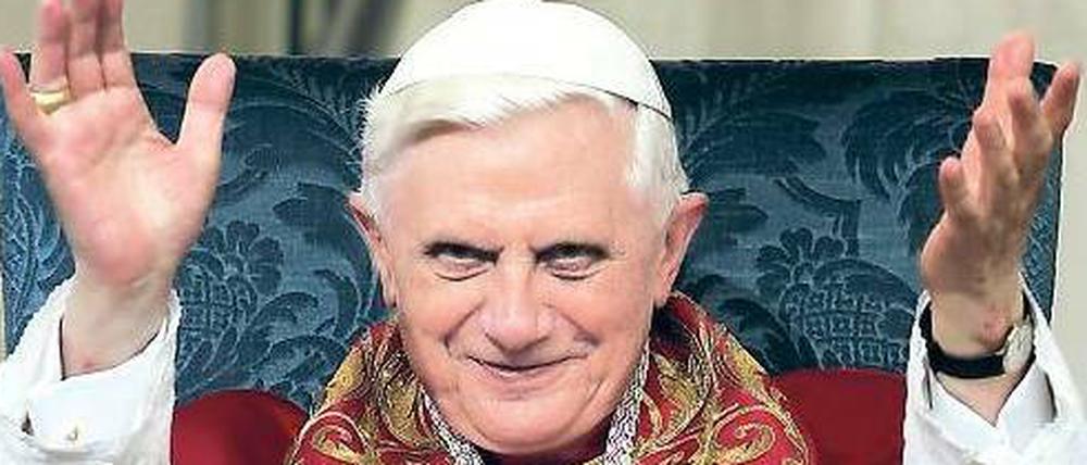 In größeren Kategorien denken. Zwischenzeitlich hieß es, Papst Benedikt XVI. werde bei seinem Berlin-Besuch seine Messe am Schloss Charlottenburg zelebrieren. Das halten viele Katholiken für eine Nummer zu klein. Deshalb könnte es jetzt doch wieder auf das Olympiastadion hinauslaufen.