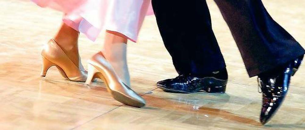 Paartanz geht nicht alleine. Sieben Millionen Singles sind jeden Monat im Netz auf der Suche nach einem Partner. Foto: ddp